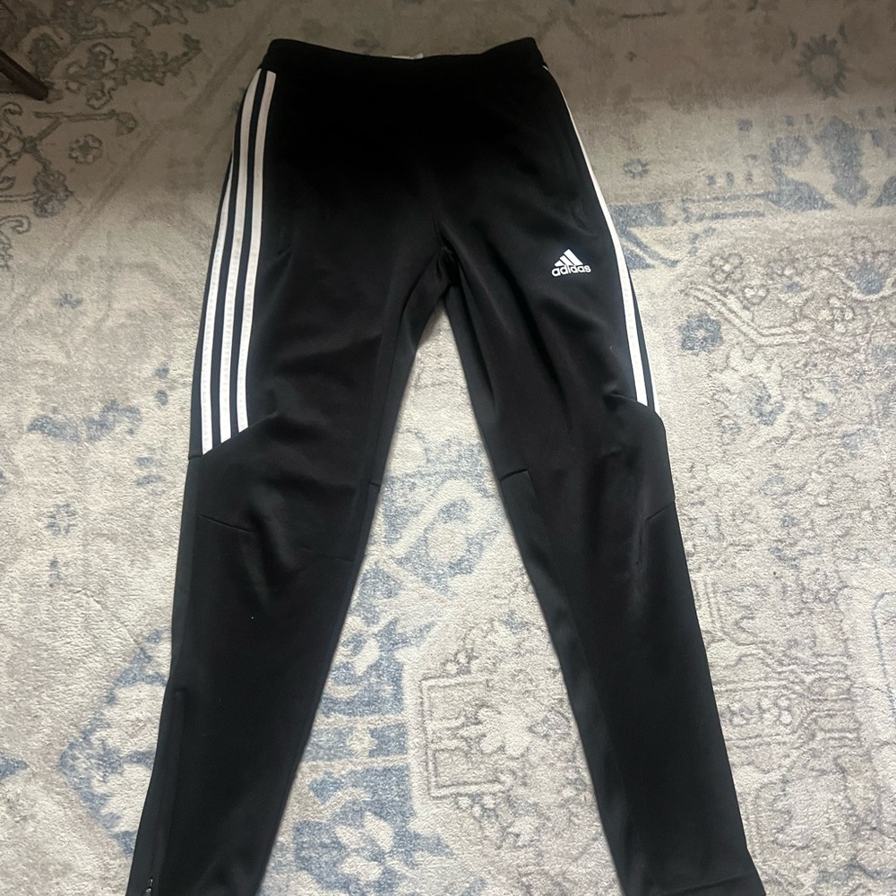 Adidas Joggers 
preown good condition 
size: Med youth